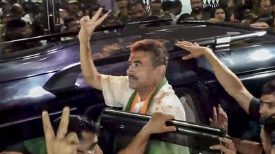 ബംഗാളില്‍ സ്ഥിതി രൂക്ഷം; സുവേന്ദു അധികാരിയുടെ പിഎ വെടിയേറ്റ് കൊല്ലപ്പെട്ടു