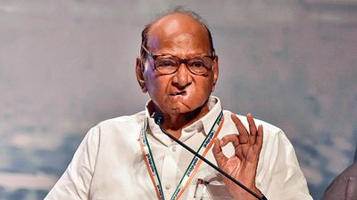 എന്‍സിപി (എസ്പി)യിലും കൂറുമാറ്റം? എട്ടില്‍ അഞ്ച് എംപിമാരും ബിജെപിയിലേക്ക്?