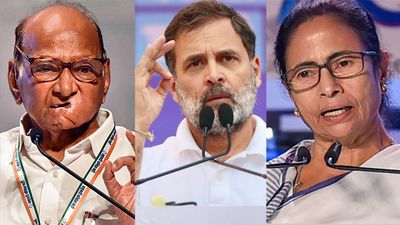 മമതയും പവാറും തിരികെ കോണ്ഗ്രസിലേക്ക്? പാര്ട്ടി വിട്ടവരെല്ലാം തിരിച്ചെത്തുമോ? തിരക്കിട്ട നീക്കങ്ങള്