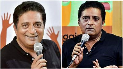 രാമന്റെ ലങ്കാ യാത്ര; നടന് പ്രകാശ് രാജിനെതിരെ പരാതി, കോടതിയില് എത്തിയത് ബിജെപി നേതാവ്
