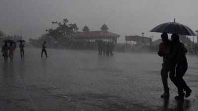 സംസ്ഥാനത്ത് മഴയുടെ ശക്തി കുറയുന്നു..ഇന്ന് ഈ 5 ജില്ലകളിൽ യെല്ലോ അലർട്ട്