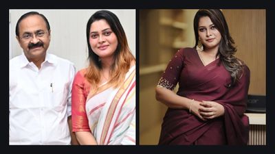 'ഞാൻ കണ്ടിട്ടുള്ള ഏറ്റവും നല്ല മനുഷ്യരിൽ ഒരാൾ, കണ്ണീര് കൊണ്ട് ഹൃദയം നിറയുന്നു', വിഡി സതീശനെ കുറിച്ച് സജ്ന നൂർ