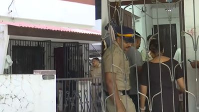 തൃശൂര്‍ നഗരമധ്യത്തില്‍ അനാശാസ്യ കേന്ദ്രം; പണത്തെ ചൊല്ലി തര്‍ക്കം, 4 യുവതികള്‍ ഉള്‍പ്പെടെ അറസ്റ്റില്‍
