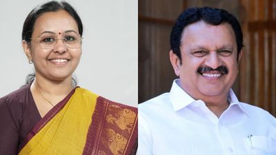 ‘30 ദിവസത്തിൽ 87 പനി മരണം,വിടുവായത്തം നിർത്തി വകുപ്പിനെ നയിക്കൂ';കെ മുരളീധരനെതിരെ വീണ ജോർജ്