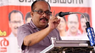 തോന്ന്യാസം! അഹങ്കാരം!! തല്ലുകൊള്ളിത്തരം'; മാധ്യമങ്ങൾക്കെതിരെ പിഎം മനോജ്