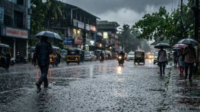 ബംഗാൾ ഉൾക്കടലിൽ ന്യൂനമർദ്ദം; നാളെ രണ്ട് ജില്ലകളിൽ ഓറഞ്ച് അലർട്ട്, കടൽ ക്ഷോഭം രൂക്ഷമായേക്കും