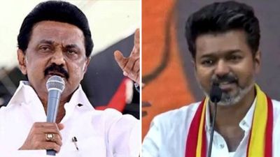 ബിജെപിക്കെതിരെ ഡിഎംകെയും ടിവികെയും ഒന്നിക്കുമോ? വിസികെയുടെ ആദ്യശ്രമം പാളി