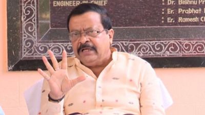 ରାଜସ୍ୱ ମନ୍ତ୍ରୀ ସୁରେଶ ପୂଜାରୀଙ୍କ ବାତ୍ୟା ସମୀକ୍ଷା; ପ୍ରାୟ ୧୫ ଜିଲ୍ଲା ପ୍ରଭାବିତ ହେବାର ଆଶଙ୍କା