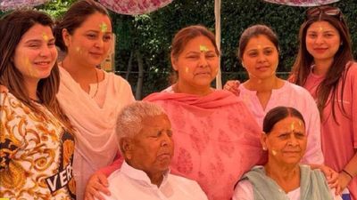 ବିହାର ନିର୍ବାଚନ ଭଙ୍ଗିଦେଲା ଲାଲୁଙ୍କ ବଡ ପରିବାର, ଘର ଛାଡ଼ିଲେ ୩ ଝିଅ