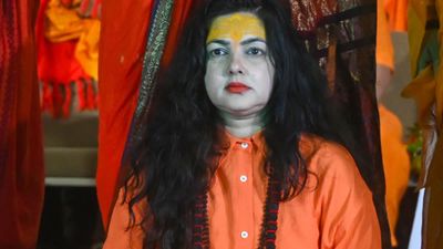  କିନ୍ନର ଆଖଡ଼ାରୁ ବହିଷ୍କାର ହେଲେ ମମତା କୁଲକର୍ଣ୍ଣି