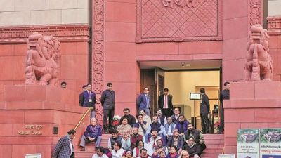 ସାଂସଦଙ୍କୁ ନିଲମ୍ବିତ କଲେ କେଉଁ ଅଧିକାର ଛଡ଼ାଇ ନିଆଯାଏ ?