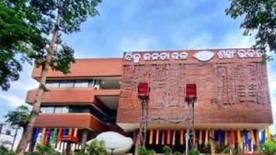 ୨ ବିଜେଡି ବିଧାୟକଙ୍କୁ କାରଣ ଦର୍ଶାଅ ନୋଟିସ୍‌, ରାତି ୯ଟା ଭିତରେ ନବୀନ ନିବାସକୁ ରିପୋର୍ଟ ନିର୍ଦ୍ଦେଶ