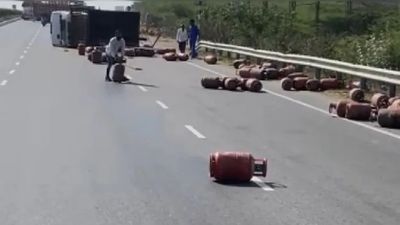 ଟଳିଲା ବଡ ଅଘଟଣ, ଓଲଟିଲା ଗ୍ୟାସ ସିଲିଣ୍ଡର ବୋଝେଇ ଟ୍ରକ୍ , ଡ୍ରାଇଭର ଗୁରୁତର