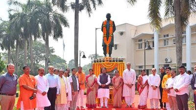 ପ୍ରବାଦ ପୁରୁଷ ବିଜୁ ପଟ୍ଟନାୟକଙ୍କ ଜନ୍ମ ଜୟନ୍ତୀ ଅବସରରେ ଶ୍ରଦ୍ଧାଞ୍ଜଳି ଅର୍ପଣ କଲେ ମୁଖ୍ୟମନ୍ତ୍ରୀ, କହିଲେ ଅଧୁରା ସ୍ୱପ୍ନ ପୂରଣ