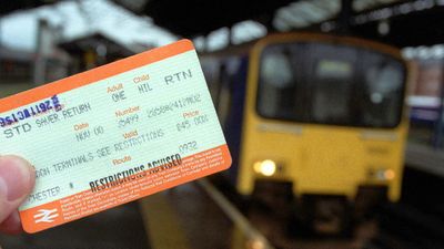 ସାବଧାନ ! ବିନା ଟିକେଟରେ କରୁଛନ୍ତି ଟ୍ରେନ ଯାତ୍ରା, ହୋଇପାରେ ୬ ମାସ ଜେଲ