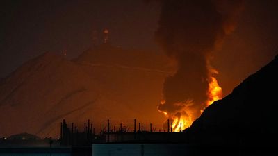 ଇରାନକୁ 'ନର୍କ'ରେ ପରିଣତ କରିବାକୁ ଡୋନାଲ୍ଡ ଟ୍ରମ୍ପଙ୍କ ଚେତାବନୀ, ଜଳୁଛି ତୈଳ ଡିପୋ