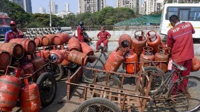 LPG ଦର ବୃଦ୍ଧିକୁ ନେଇ ବିବାଦ: ଭାରତର ନୀତି ନୁହେଁ, ବରଂ ଗ୍ଲୋବାଲ୍ ଏନର୍ଜି ଝଟକା ମୂଳ କାରଣ