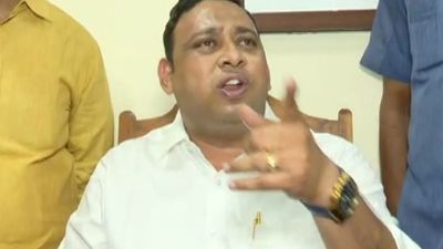 ଏବେ ବି ପାଣ୍ଡିଆନଙ୍କ କବ୍‌ଜାରେ ବିଜେଡି କହି ବର୍ଷିଲେ ଦେବୀ ରଂଜନ ତ୍ରିପାଠୀ