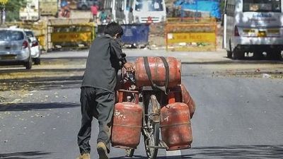 LPG ସିଲିଣ୍ଡରର ଅବୈଧ ଗଚ୍ଛିତ ଏବଂ କଳାବଜାରୀ ବିରୁଦ୍ଧରେ କଠୋର କାର୍ଯ୍ୟାନୁଷ୍ଠାନ ନେବାକୁ ରାଜ୍ୟସରକାରଙ୍କୁ କେନ୍ଦ୍ରର ନିର୍ଦ୍ଦେଶ