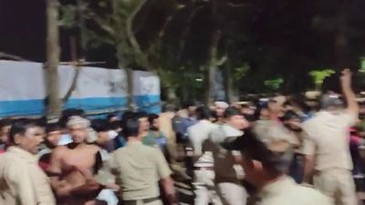 ରଣକ୍ଷେତ୍ର ପାଲଟିଲା ବିଜେବି କଲେଜ ହଷ୍ଟେଲ, ୨୫ରୁ ଊର୍ଦ୍ଧ୍ୱ ଆହତ