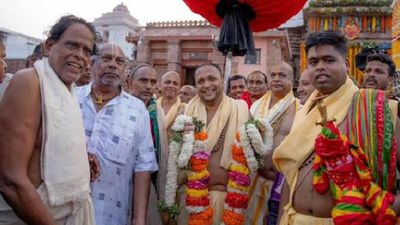 ତିନି ରଥରେ ଆଜ୍ଞାମାଳ ବିଜେ ; ଗଡ଼ିଲା ନନ୍ଦିଘୋଷ