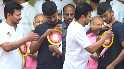 உதயநிதி மகன் இன்பநிதிக்காக.. மதுரை மாவட்ட பெண் கலெக்டரை மேடையில் இருந்து அகற்றியதாக அண்ணாமலை ஆவேசம் | TN BJP Annamalai Questions Was Madurai Collector Removed from ...