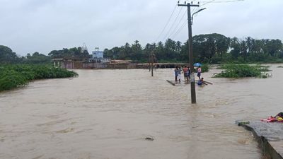 தாமிரபரணியில் தாறுமாறு வெள்ளம்..குறுக்குத்துறை முருகன் கோவிலே மூழ்கிருச்சு! இன்னும் சம்பவம் இருக்கு!