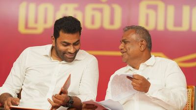 கரூர் துயரம்..10 மணி நேரம் பரபர விசாரணை! ஆனந்த் - ஆதவை 8 மணி வரை விடாத சிபிஐ! இன்றும் ஆஜராக உத்தரவு!