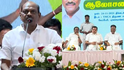 இன்னும் ஒரு மாதத்தில் அதிமுக இணையாவிட்டால் புதிய கட்சி! ஓபிஎஸ் முன்பே வைத்திலிங்கம் அதிரடி