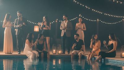 அறிமுகம் இல்லாத ஆண்-பெண்கள் சேர்ந்து உல்லாசம்! இன்ஸ்டா-வில் பதிவு செய்து உள்ளே போன நிருபர்! அடுத்து?