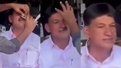  சபதம் போட்டு மீசையை இழந்த கேரளா இடதுசாரி தொண்டர்.. வைரலாகும் வீடியோ!