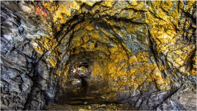 தங்கம் விலை அப்படியே சரியப்போகுதா? சீனாவால் நடக்கப்போகும் மாற்றம்! உண்மை என்ன?