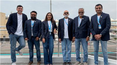 யார் அந்த பெண்? சிஎஸ்கே ஏல மேடையில் முதல்முறையாக நடந்த மாற்றம்.. அதிர்ஷ்டத்தை கொண்டு வருவாரா