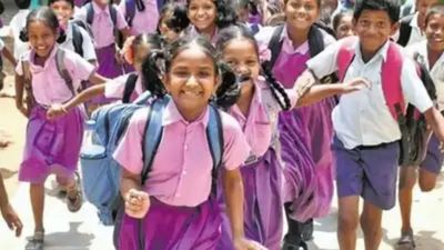 School Leave: ஜனவரியில் மட்டும் இத்தனை விடுமுறை நாட்களா.. பள்ளி மாணவர்களுக்கு புத்தாண்டில் இன்ப அதிர்ச்சி வெயிட்டிங்