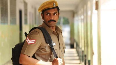 பிச்சு உதறுது சிறை.. திரைக்கதையில் நின்ற தமிழ்.. வெல்கம் பேக் விக்ரம் பிரபு.. பேர் சொல்லும் பிள்ளை