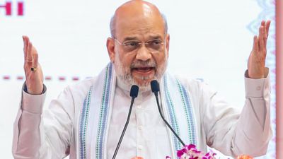 தமிழ்நாட்டிற்கு வந்து இறங்குவதற்கு முன்பாகவே தமிழில் ட்வீட் செய்து திமுக அரசை சீண்டிய அமித் ஷா