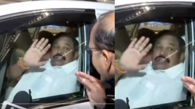 முகத்த காட்டிட்டு தான் வருவேன்.. போன தடவ மாதிரி போட்டுறாதீங்க.. அமித்ஷாவை பார்க்கும் முன் எடப்பாடி கலகல