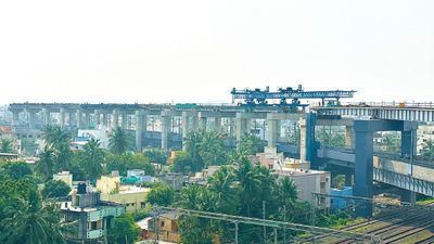 சென்னை பரங்கிமலை - ஆதம்பாக்கம் இடையே பறக்கும் ரயில் மேம்பால தூணில் மெட்ரோ ரூட்.. சவாலான பணி நிறைவு!