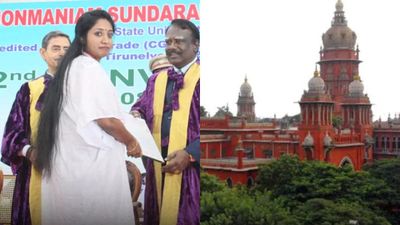 தமிழக ஆளுநரிடம் இருந்து பட்டம் பெற மறுத்த மாணவிக்கு எதிரான வழக்கு.. ஹைகோர்ட் போட்ட உத்தரவு