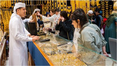 துபாயில் தங்கம் வாங்கினால்.. காசு மிச்சப்படுத்த முடியுமா? முதலுக்கே மோசம்.. உஷாரா இருங்க!