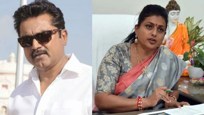 சூட்டிங்ல சரத்குமார் சொன்ன வார்த்தை! அழுதுட்டேன், அவர் கூட நடிக்க கூடாதுன்னு முடிவு எடுத்தேன்! ரோஜா ஓபன் 