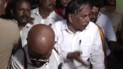 இரவோடு இரவாக பாஜக மூத்த தலைவர் ஹெச் ராஜா கைது! திருப்பரங்குன்றம் அடிவாரத்தில் திடீர் பரபரப்பு 