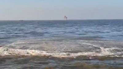 கடலில் திடீரென கொதித்து வெளியேறும் தண்ணீர்.. மீனவர்களுக்கு வார்னிங்.. என்ன காரணம்?