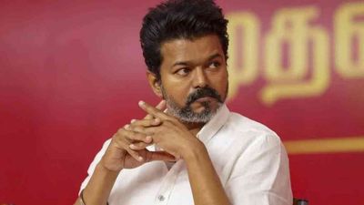 விஜய்யின் கனத்த மெளனம் .. பின்னணி என்ன.. ஆச்சரியமாக பார்க்கும் ரசிகர்கள்.. கட்சிகள்