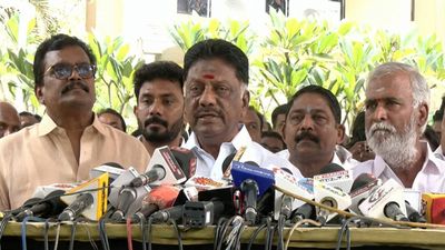 “தாய் கழகத்தில் பெருமகிழ்ச்சியோடு இணைந்துள்ளேன்”.. திமுகவில் இணைந்த பிறகு ஓபிஎஸ் பேட்டி!