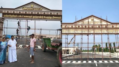 திண்டிவனம் அரசு பஸ் ஸ்டாண்டில் யார் பாருங்க.. அகற்றப்பட்ட கலைஞரின் பெயர்.. விழுப்புரம் கதர்கள் குஷி