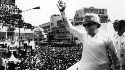 130 தொகுதிகளில் வெற்றி! திமுகவை அலற விட்ட எம்ஜிஆர்.. 77க்குப் பின் 10 ஆண்டுகள் பறந்த அதிமுக கொடி!