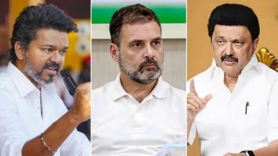 காங்கிரஸ் கட்சியே 2ஆக பிளக்கும்.. தவெக நோக்கி திரும்புதா மேலிட பார்வை? கட்சிக்குள்ளேயே கொதிப்பு!