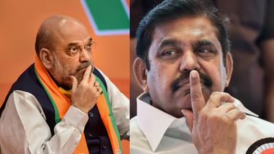 ப்ளீஸ் 2 தொகுதிகளை மாத்திக்கலாம்.. அதிகமுகவிடம் கேட்க பாஜக திட்டம்.. வெளியான பரபரப்பு தகவல்