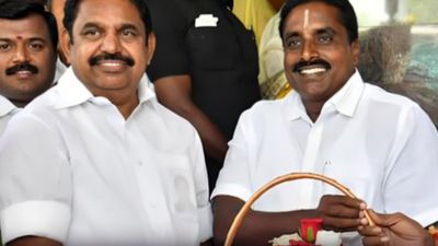 அதிமுகவில் இருந்து முன்னாள் MLA விலகல்.. நாங்குநேரி தொகுதி அமமவுக்கு ஒதுக்கப்பட்டதால் அப்செட்!